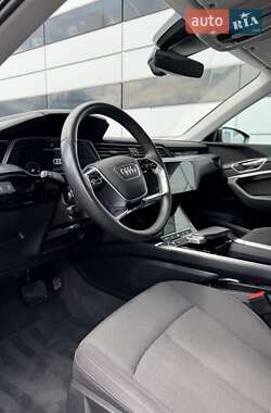 Внедорожник / Кроссовер Audi e-tron 2022 в 