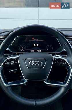 Внедорожник / Кроссовер Audi e-tron 2022 в 