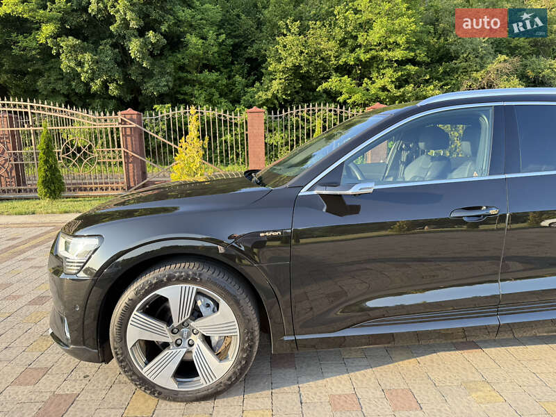 Внедорожник / Кроссовер Audi e-tron 2020 в Сваляве
