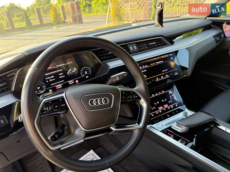 Внедорожник / Кроссовер Audi e-tron 2020 в Сваляве