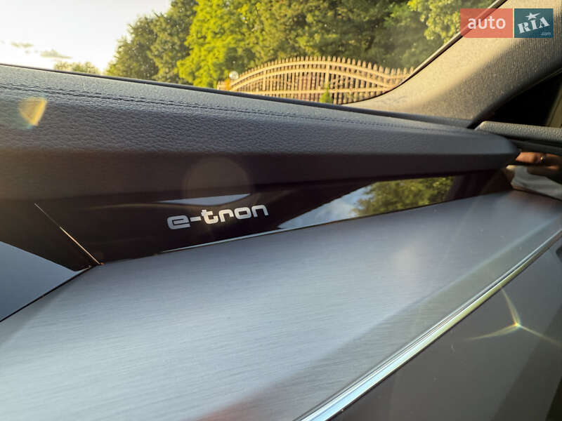 Внедорожник / Кроссовер Audi e-tron 2020 в Сваляве