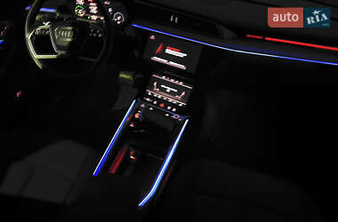 Внедорожник / Кроссовер Audi e-tron 2022 в 