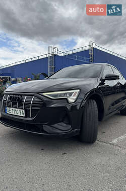 Внедорожник / Кроссовер Audi e-tron 2020 в 