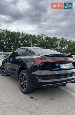 Внедорожник / Кроссовер Audi e-tron 2020 в 