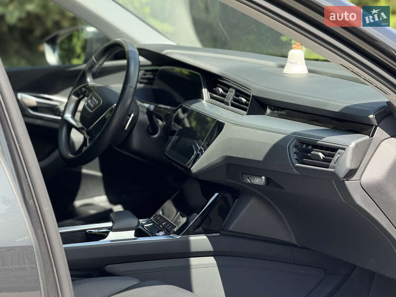 Внедорожник / Кроссовер Audi e-tron 2019 в Тернополе