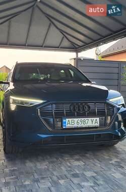 Позашляховик / Кросовер Audi e-tron 2019 в 