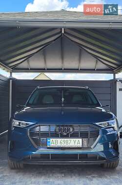 Позашляховик / Кросовер Audi e-tron 2019 в 