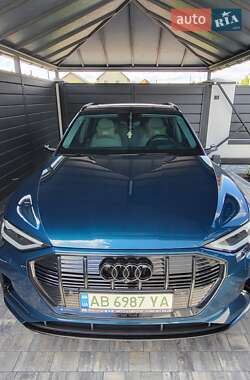 Позашляховик / Кросовер Audi e-tron 2019 в 