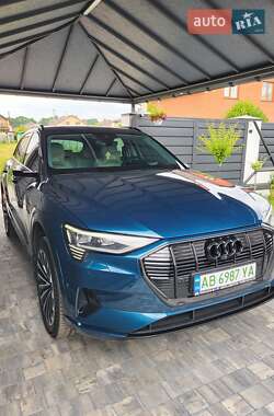 Позашляховик / Кросовер Audi e-tron 2019 в 