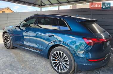 Позашляховик / Кросовер Audi e-tron 2019 в 