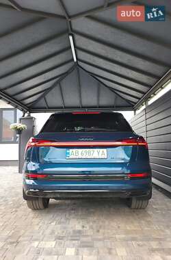 Позашляховик / Кросовер Audi e-tron 2019 в 