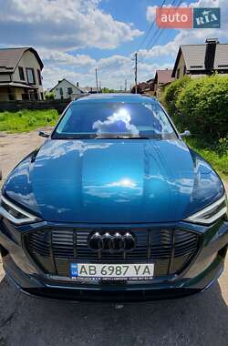 Позашляховик / Кросовер Audi e-tron 2019 в 