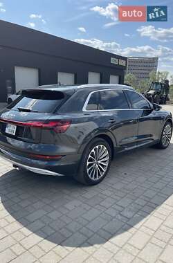 Позашляховик / Кросовер Audi e-tron 2019 в 