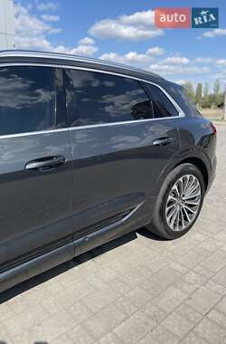 Позашляховик / Кросовер Audi e-tron 2019 в 