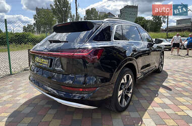 Внедорожник / Кроссовер Audi e-tron 2022 в 