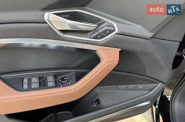 Внедорожник / Кроссовер Audi e-tron 2022 в 