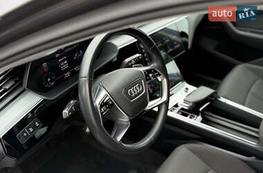 Внедорожник / Кроссовер Audi e-tron 2019 в 