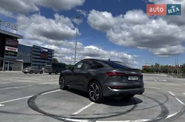 Внедорожник / Кроссовер Audi e-tron 2021 в 