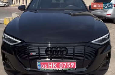 Внедорожник / Кроссовер Audi e-tron 2022 в 