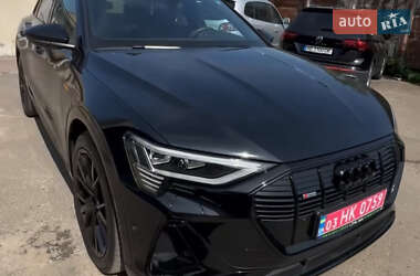 Внедорожник / Кроссовер Audi e-tron 2022 в 