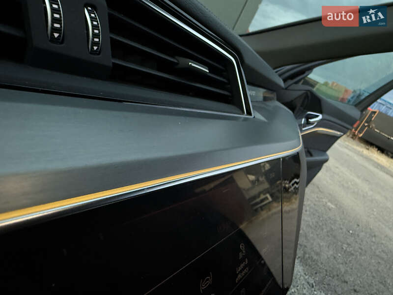 Внедорожник / Кроссовер Audi e-tron 2020 в Днепре фото 12 Внедорожник / Кроссовер Audi e-tron 2020 в Днепре