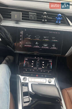 Внедорожник / Кроссовер Audi e-tron 2020 в 