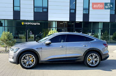 Внедорожник / Кроссовер Audi e-tron 2023 в 