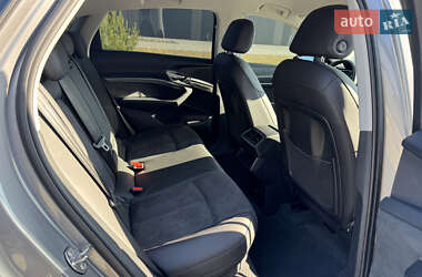 Внедорожник / Кроссовер Audi e-tron 2023 в 