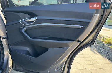 Внедорожник / Кроссовер Audi e-tron 2023 в 