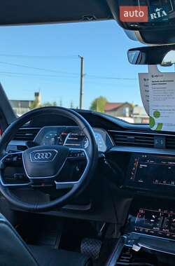 Внедорожник / Кроссовер Audi e-tron 2020 в 