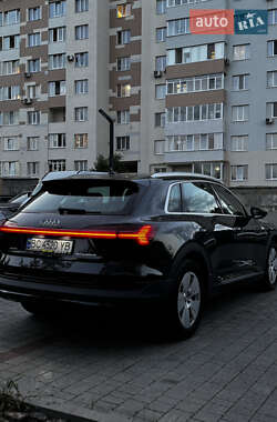 Внедорожник / Кроссовер Audi e-tron 2020 в 