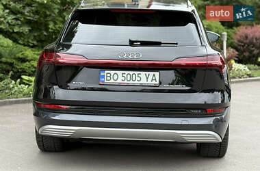 Внедорожник / Кроссовер Audi e-tron 2019 в 