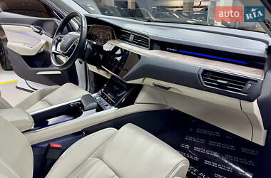 Внедорожник / Кроссовер Audi e-tron 2019 в 