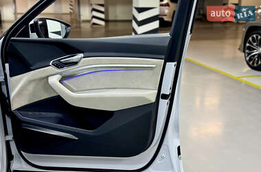 Внедорожник / Кроссовер Audi e-tron 2019 в 