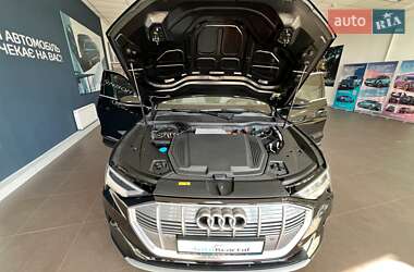 Внедорожник / Кроссовер Audi e-tron 2019 в 