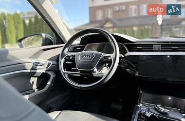 Внедорожник / Кроссовер Audi e-tron 2020 в 