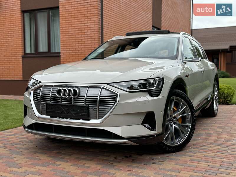 Внедорожник / Кроссовер Audi e-tron 2020 в 