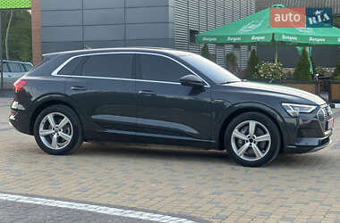 Внедорожник / Кроссовер Audi e-tron 2020 в 