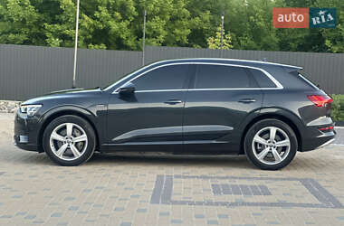 Внедорожник / Кроссовер Audi e-tron 2020 в 
