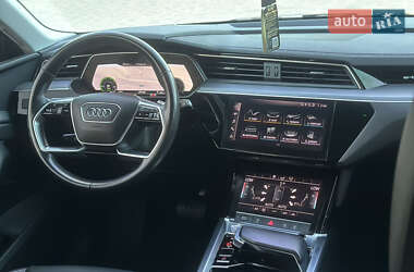 Внедорожник / Кроссовер Audi e-tron 2020 в 