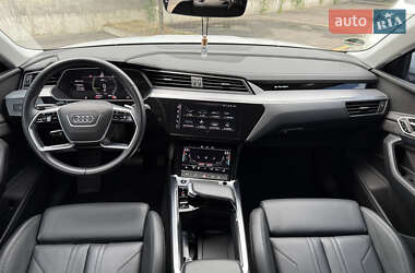 Внедорожник / Кроссовер Audi e-tron 2021 в 