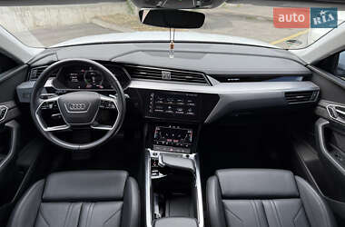 Внедорожник / Кроссовер Audi e-tron 2021 в 