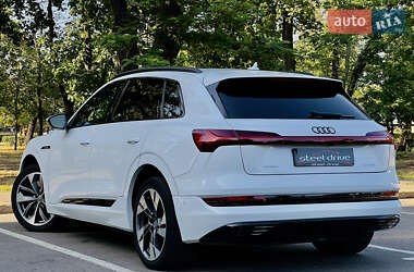Внедорожник / Кроссовер Audi e-tron 2020 в 