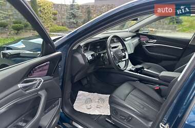 Внедорожник / Кроссовер Audi e-tron 2021 в 