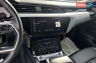 Внедорожник / Кроссовер Audi e-tron 2021 в 