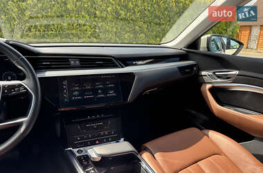 Позашляховик / Кросовер Audi e-tron 2020 в 