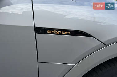 Внедорожник / Кроссовер Audi e-tron 2021 в 