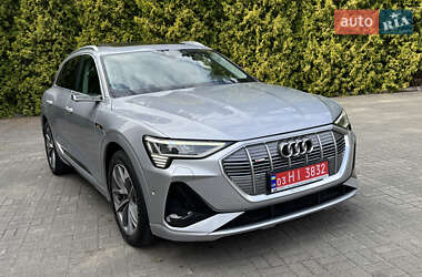 Внедорожник / Кроссовер Audi e-tron 2021 в 