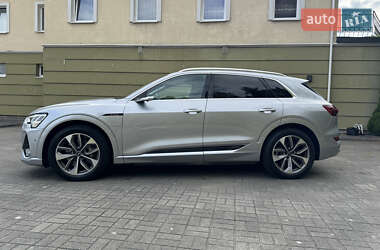 Внедорожник / Кроссовер Audi e-tron 2021 в 