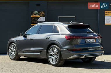 Внедорожник / Кроссовер Audi e-tron 2022 в 